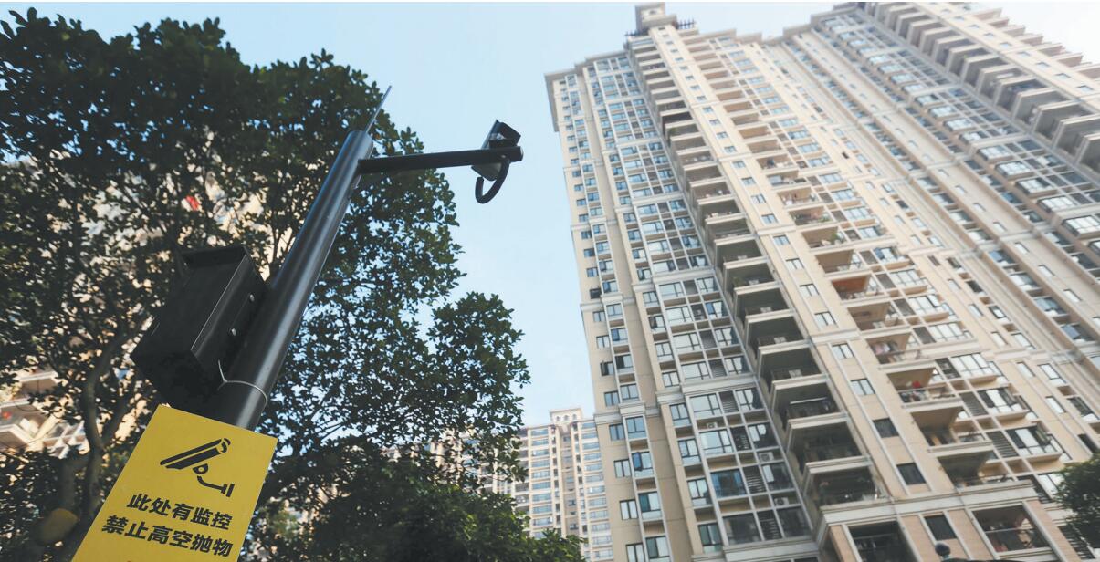 小區(qū)里安裝的監(jiān)控高空拋物攝像頭。.jpg